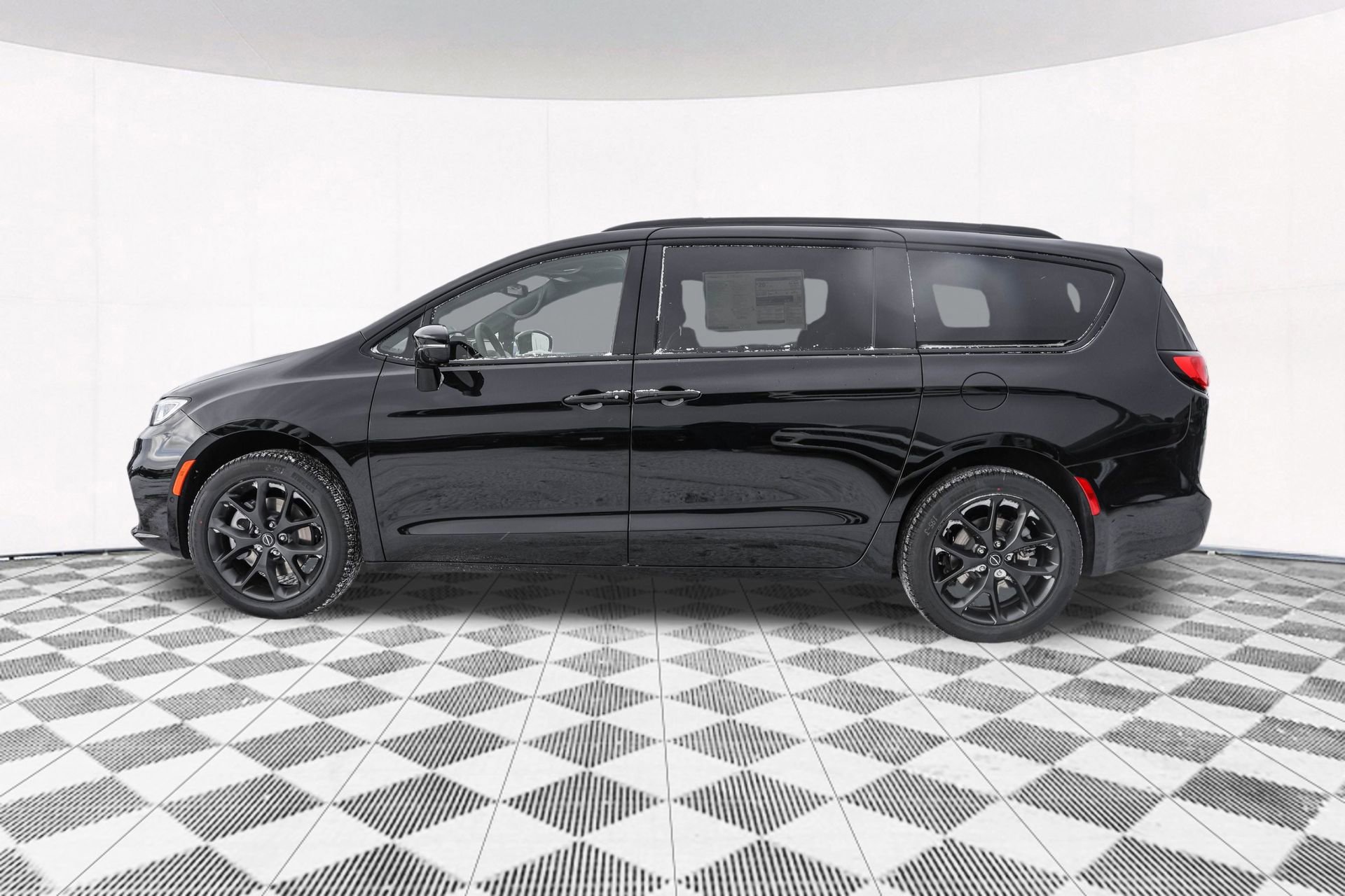New 2026 Chrysler Pacifica Limited w/ S Appearance Package AWD/4WD image 14