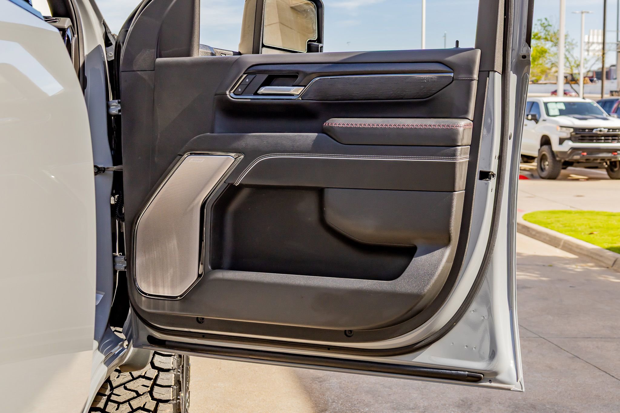 Used 2025 GMC Sierra 2500 AT4X image 36