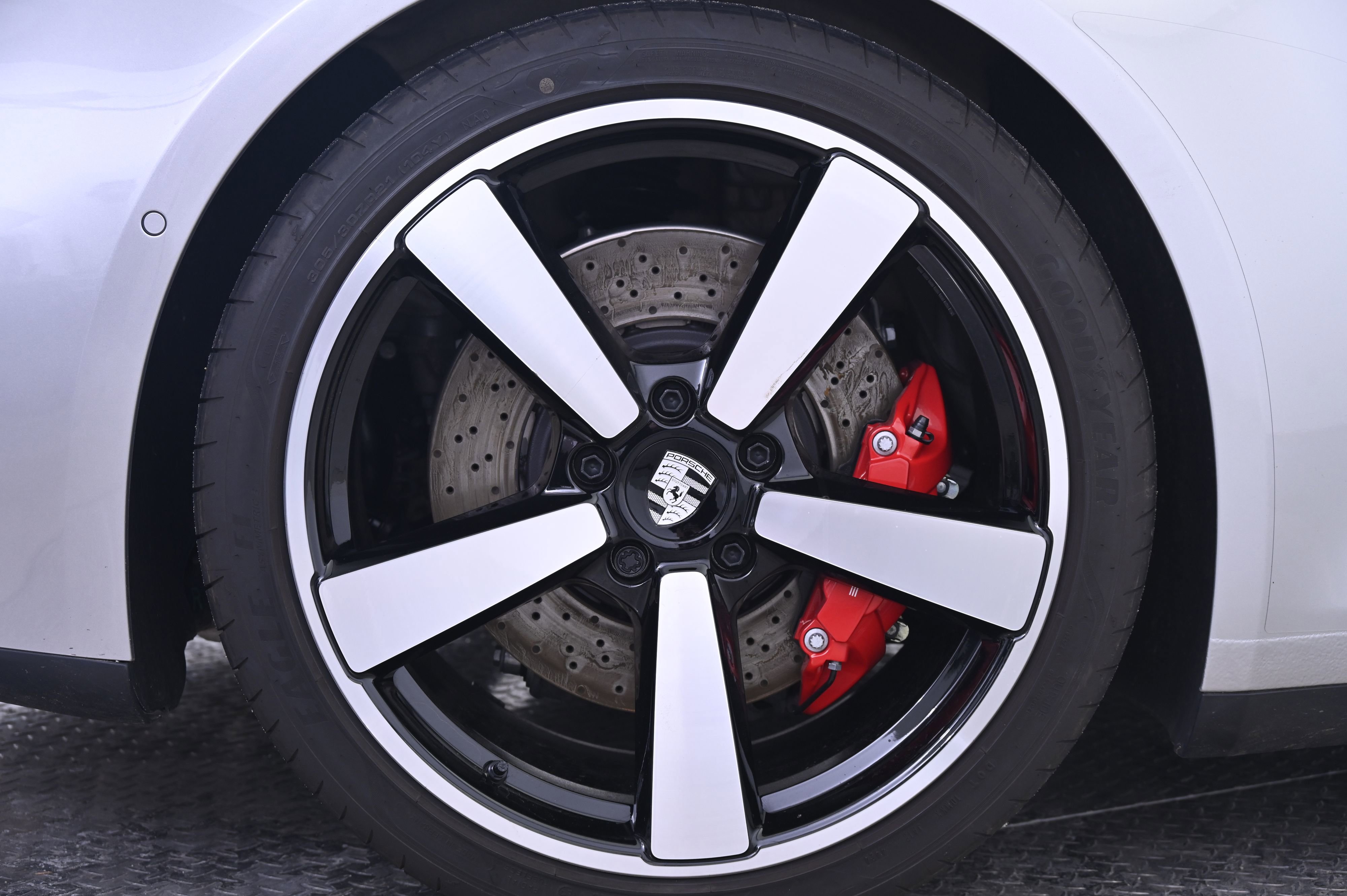 Certified 2025 Porsche 911 Carrera S image 13