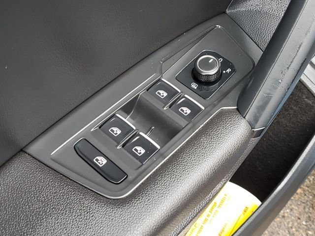 Used 2019 Volkswagen Tiguan SEL image 27