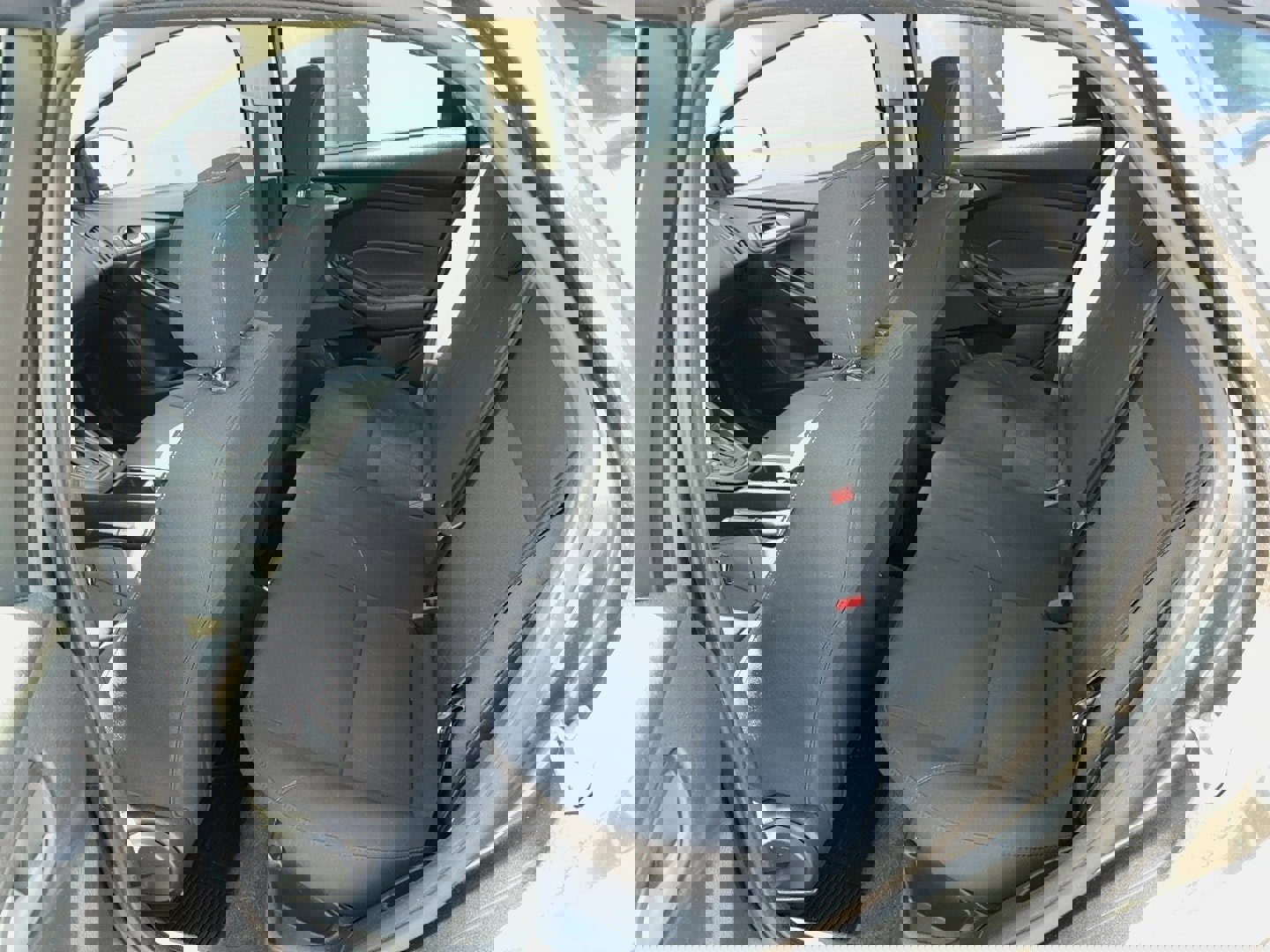 Used 2018 Ford Focus SE FWD image 7