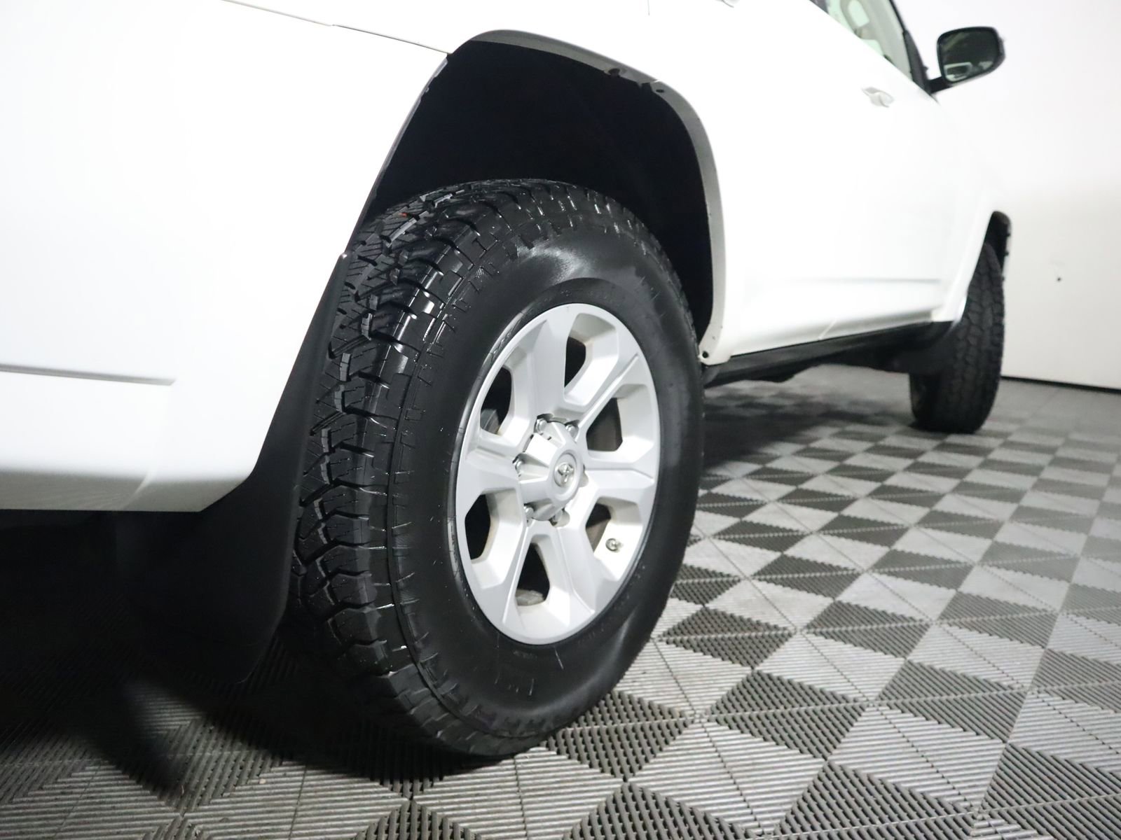 Used 2021 Toyota 4Runner SR5 AWD/4WD image 11