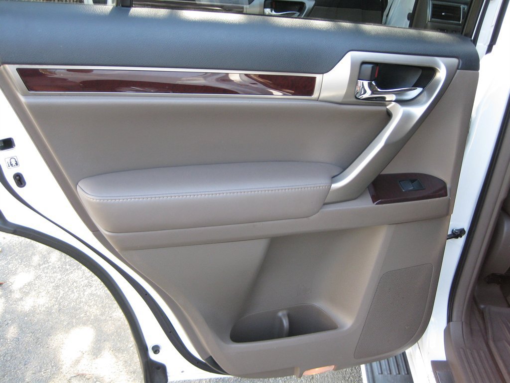 Used 2014 Lexus GX 460 w/ Premium Package AWD/4WD image 33