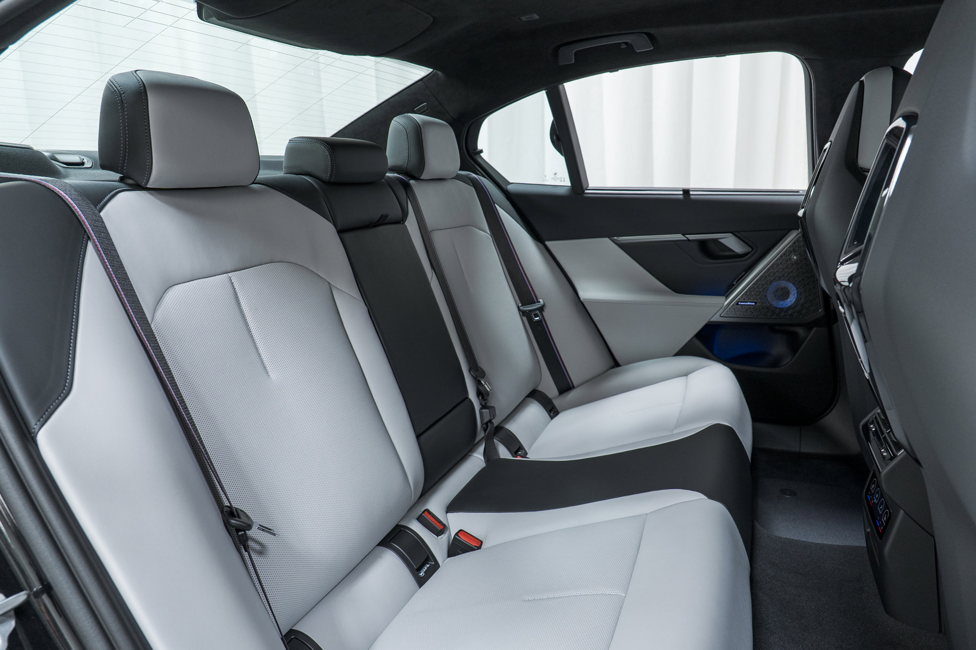 Used 2026 BMW M5 w/ Carbon Package image 25