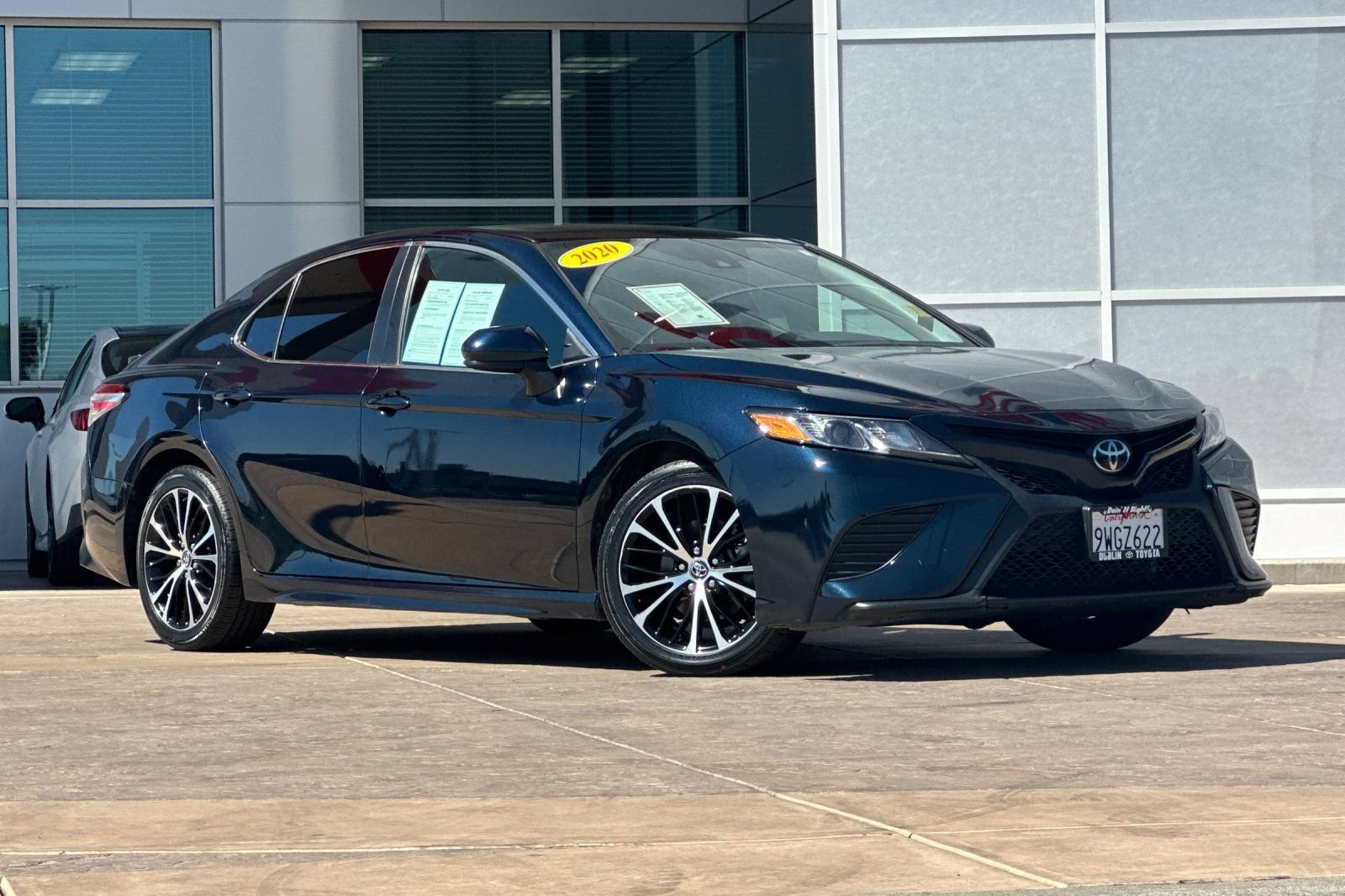 Certified 2020 Toyota Camry SE w/ Carpet Mat Package FWD image 2