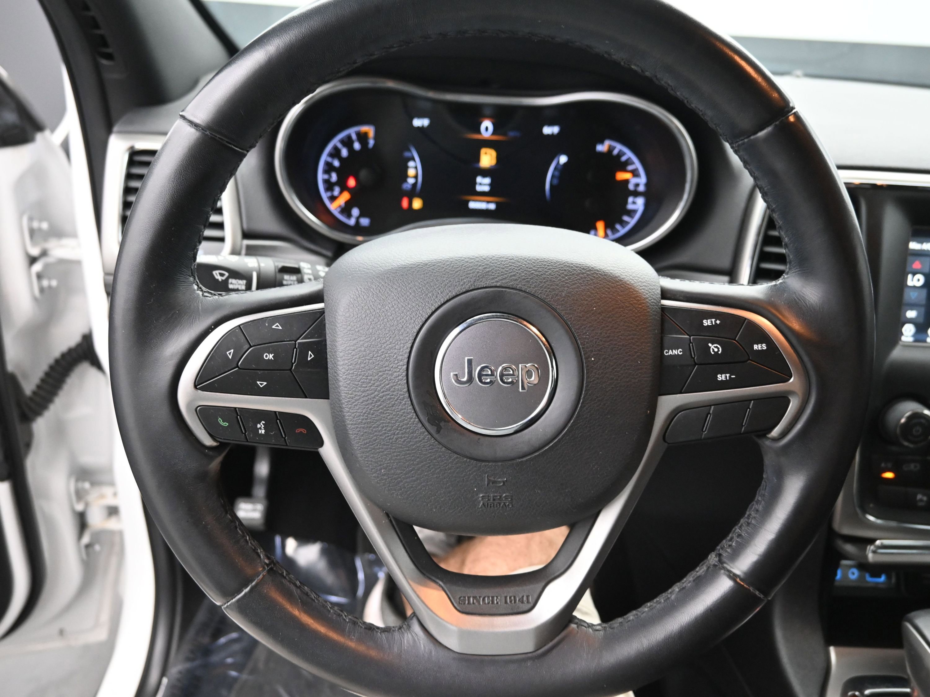 Used 2021 Jeep Grand Cherokee Laredo image 14