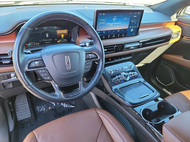 Used 2022 Lincoln Nautilus Reserve image 11