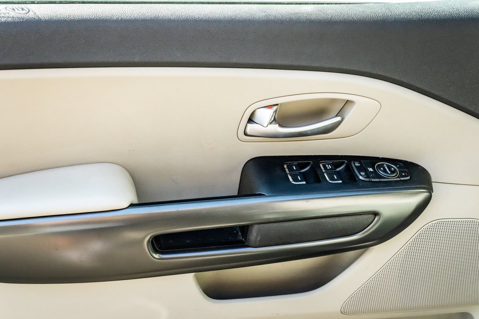 Used 2020 Kia Sedona LX FWD image 24