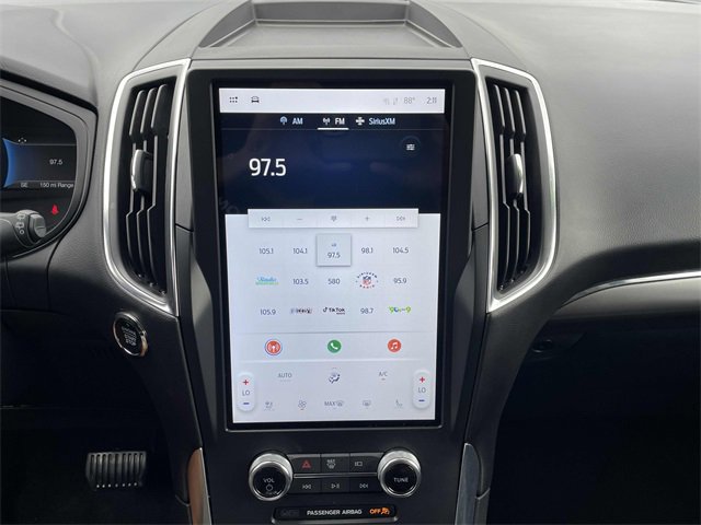 Used 2024 Ford Edge Titanium image 10