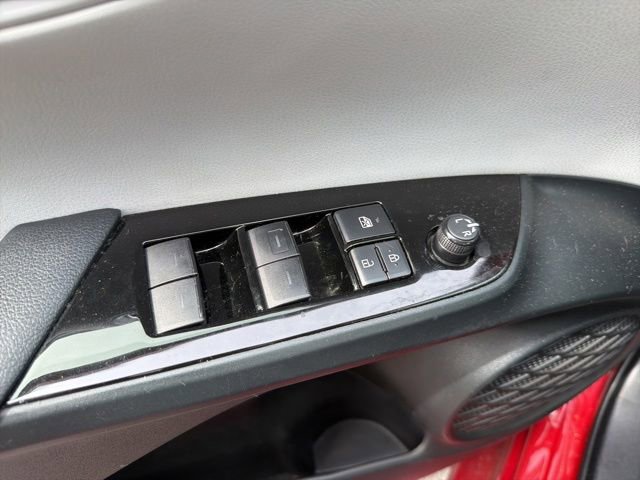 Used 2020 Toyota Prius LE FWD image 9