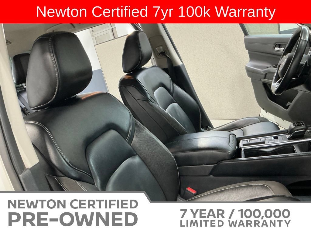 Used 2023 Nissan Pathfinder SL w/ Black Appearance Package FWD image 17