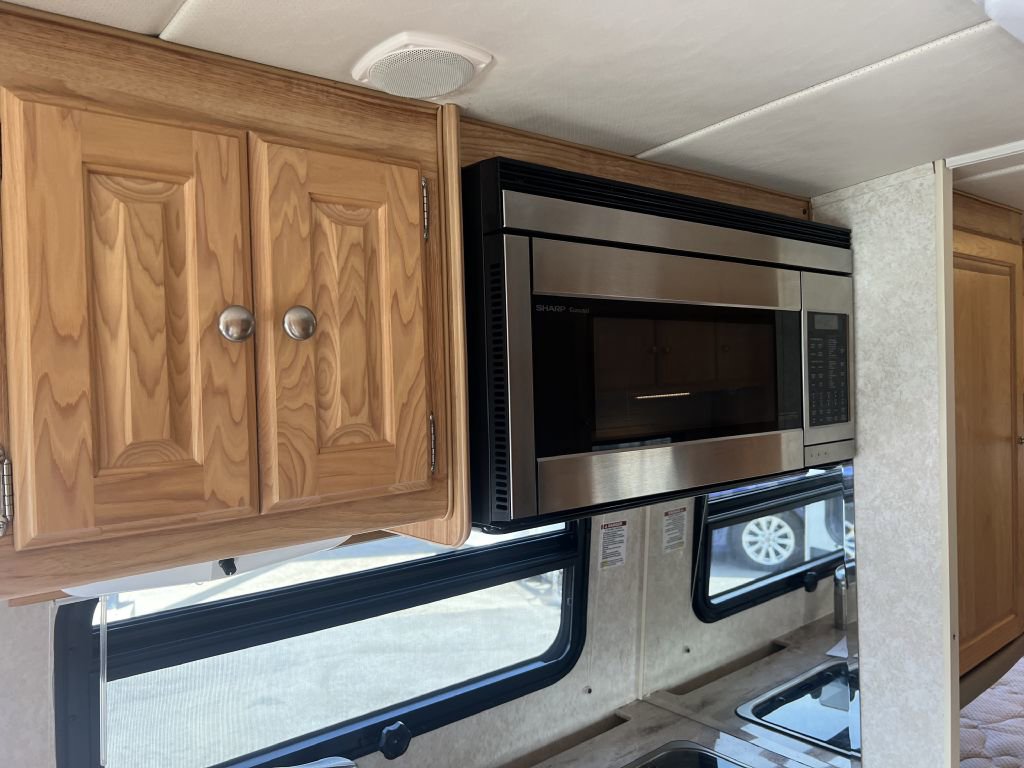 Used 2017 Ford E-450 and Econoline 450 Super Duty w/ Motorhome Prep Package image 64