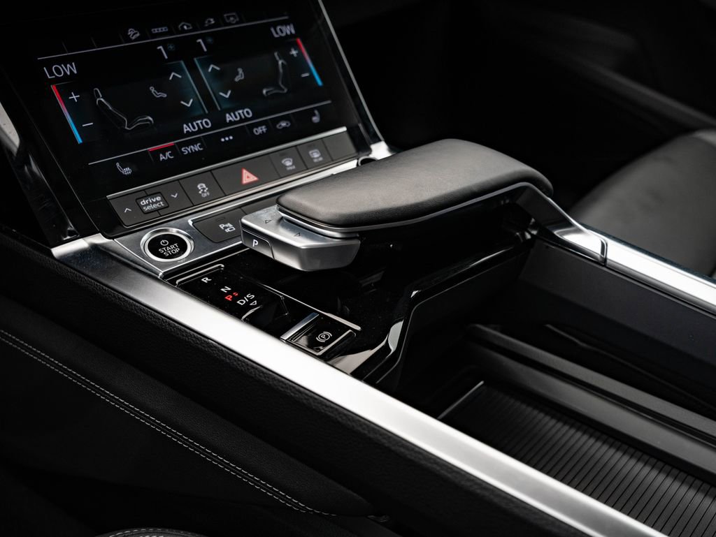 Used 2021 Audi e-tron Premium w/ Convenience Plus Package AWD/4WD image 37