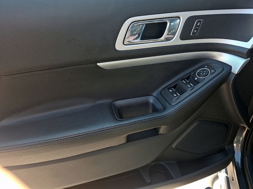 Used 2015 Ford Explorer XLT w/ Equipment Group 202B image 11