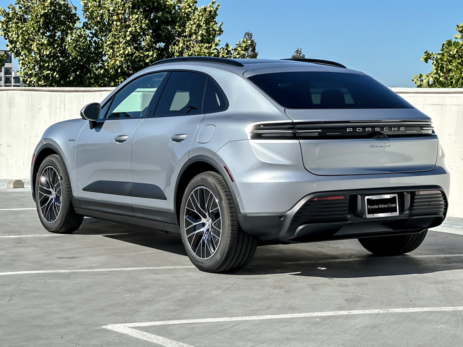 New 2026 Porsche Macan 4 Electric AWD/4WD image 4