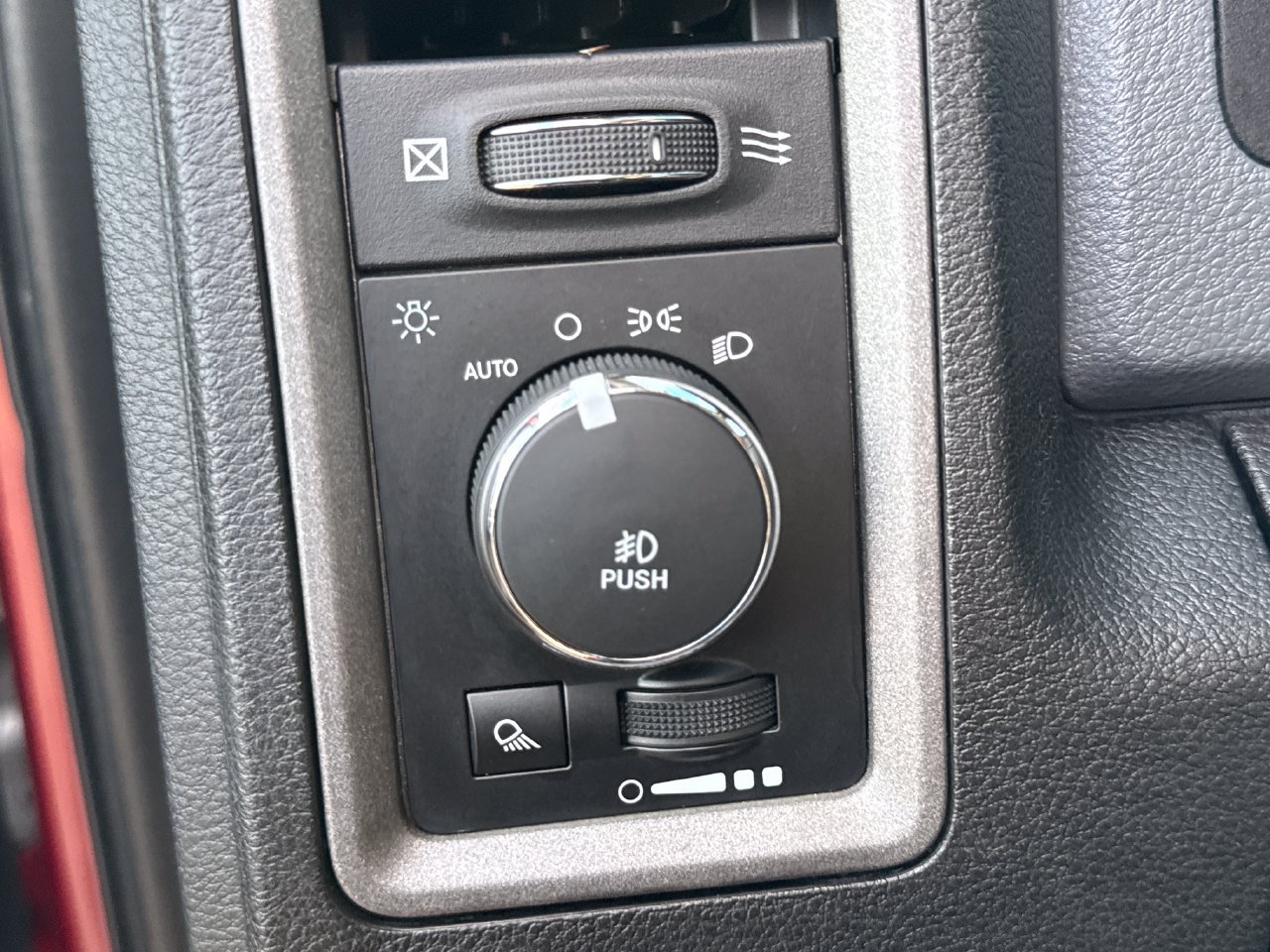 Used 2018 RAM 1500 Express w/ Express Value Package AWD/4WD image 15