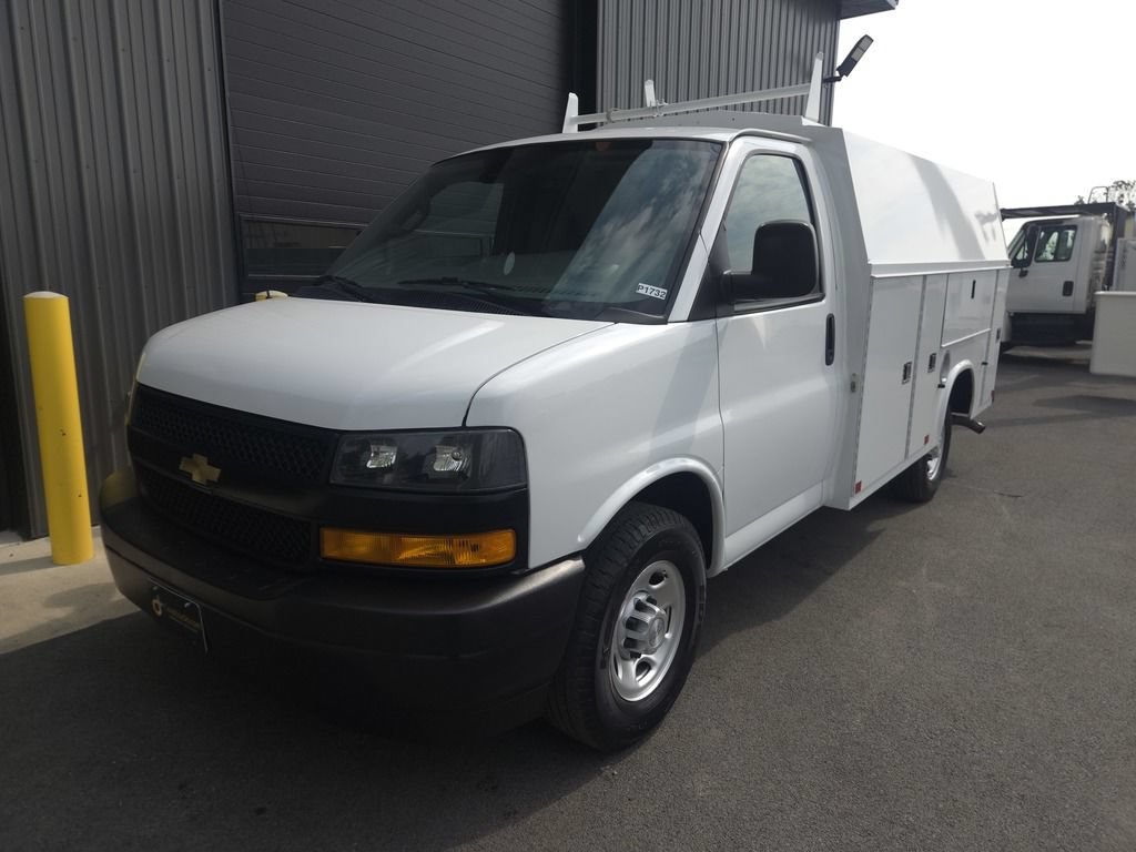 Used 2019 Chevrolet Express 3500 RWD image 2