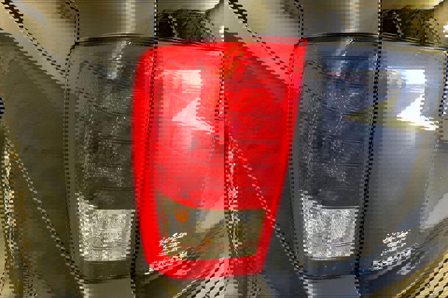 Used 2012 Kia Sedona EX w/ Luxury Pkg image 27