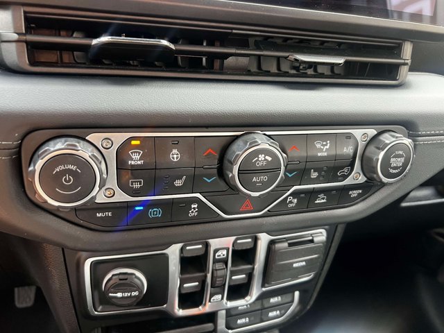 Used 2024 Jeep Wrangler High Altitude AWD/4WD image 31