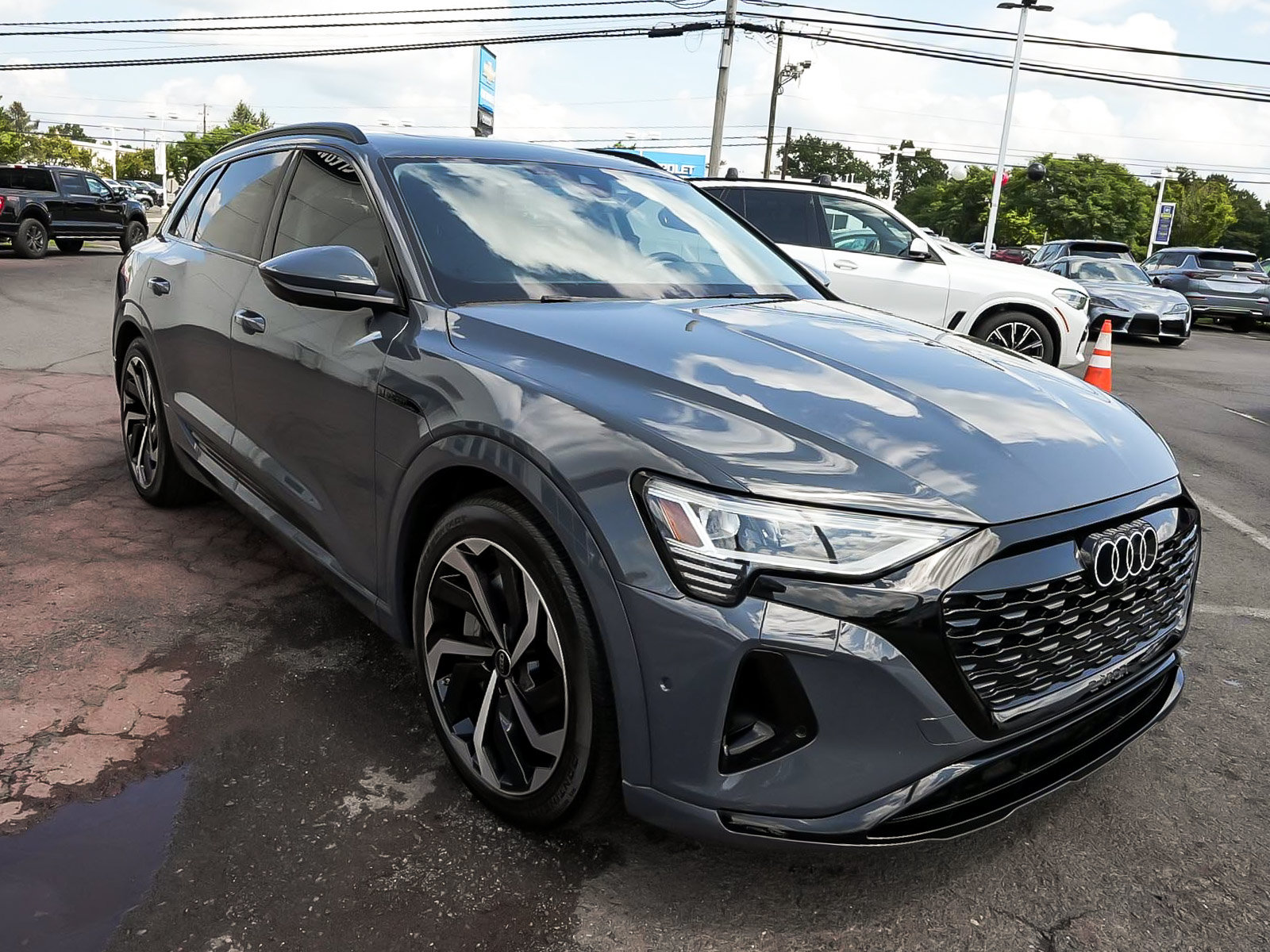 Used 2024 Audi Q8 e-tron Premium Plus w/ Premium Plus Package AWD/4WD image 3