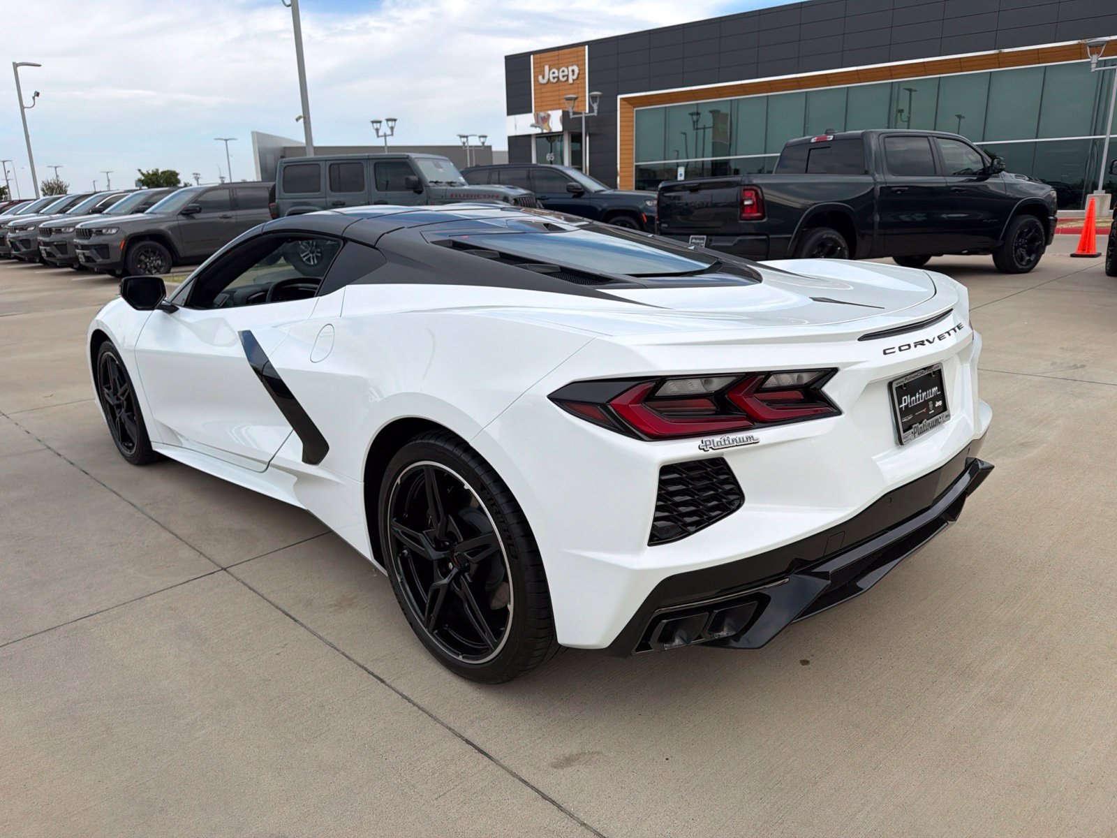 Used 2025 Chevrolet Corvette Stingray Coupe w/ 1LT RWD image 3