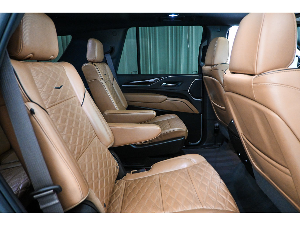 Used 2023 Cadillac Escalade Premium Luxury AWD/4WD image 18