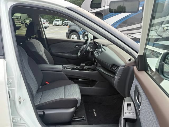 Used 2023 Nissan Rogue SV AWD/4WD image 27