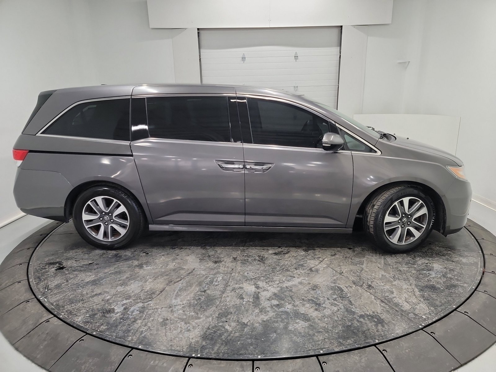 Used 2016 Honda Odyssey Touring Elite image 11
