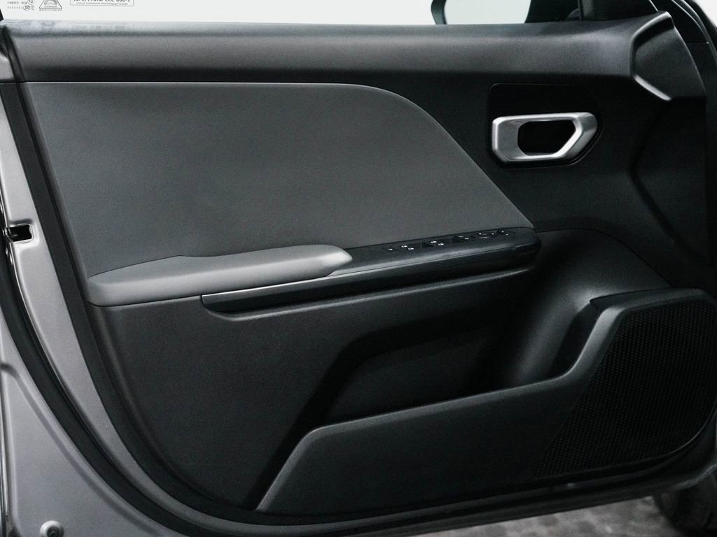 Used 2025 Kia K4 LXS image 11