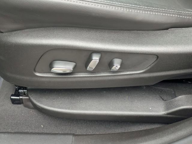 Used 2025 Cadillac XT6 Premium Luxury image 13