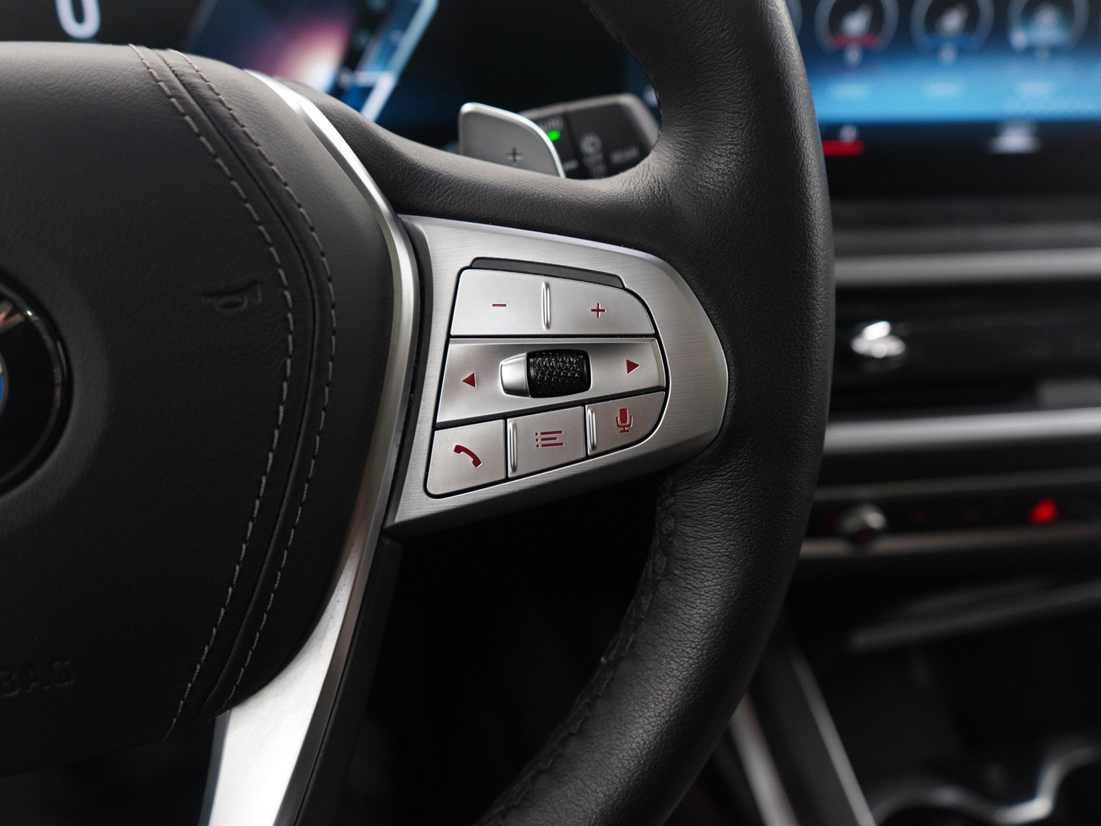 Used 2023 BMW X7 xDrive40i w/ Premium Package image 28