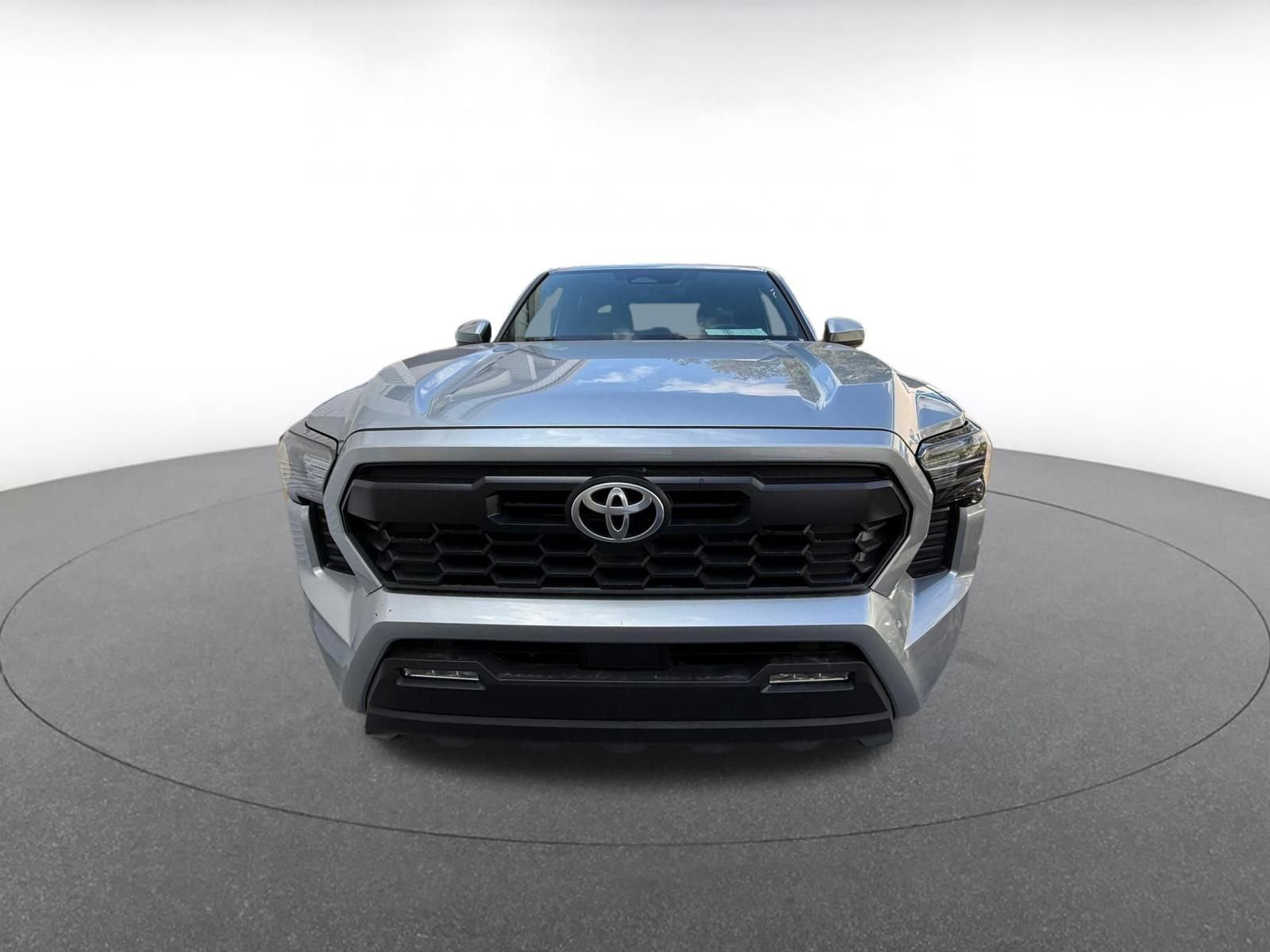 Used 2024 Toyota Tacoma TRD Off-Road image 3