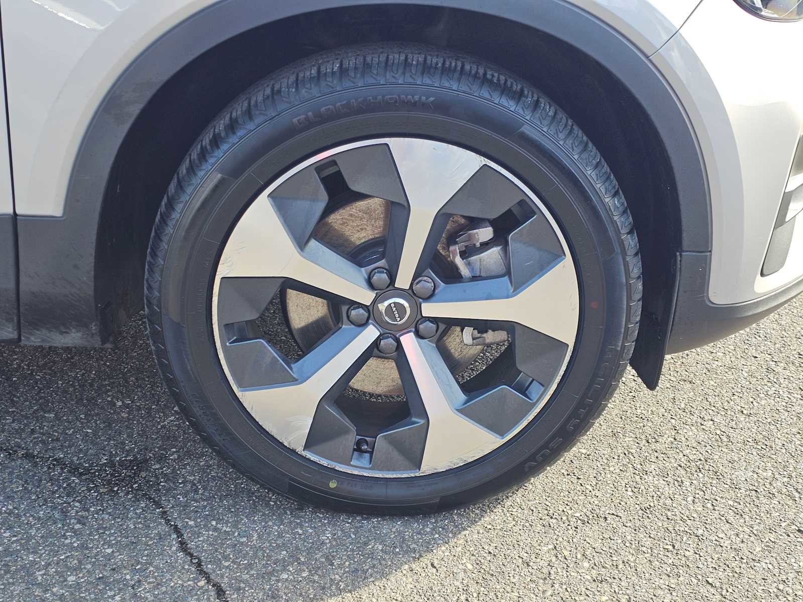 Used 2023 Volvo XC40 B4 Plus w/ Protection Package Premier image 9