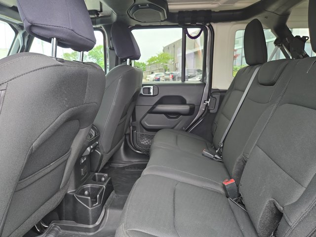 Used 2018 Jeep Wrangler Unlimited Sahara w/ Cold Weather Group AWD/4WD image 13