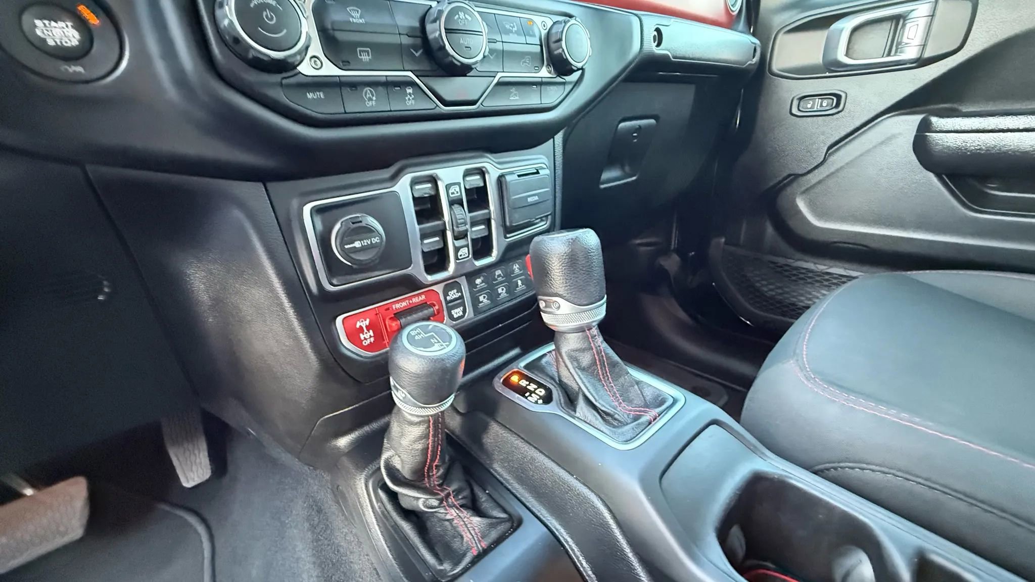 Used 2020 Jeep Gladiator Rubicon w/ Trailer Tow Package image 32