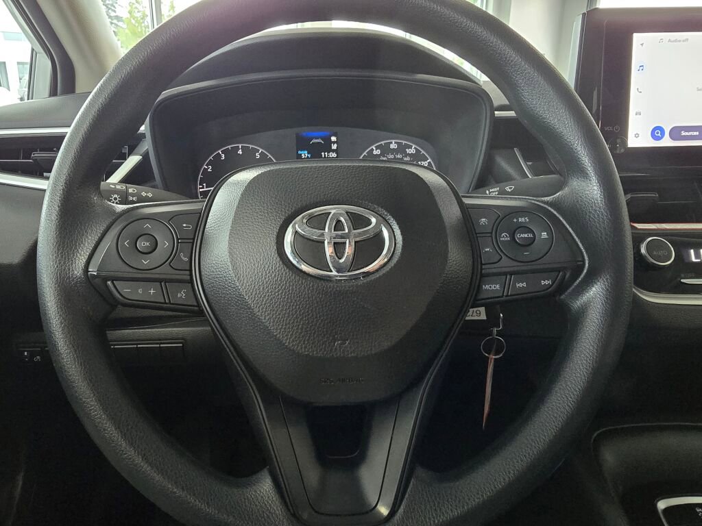 Used 2025 Toyota Corolla LE FWD image 26