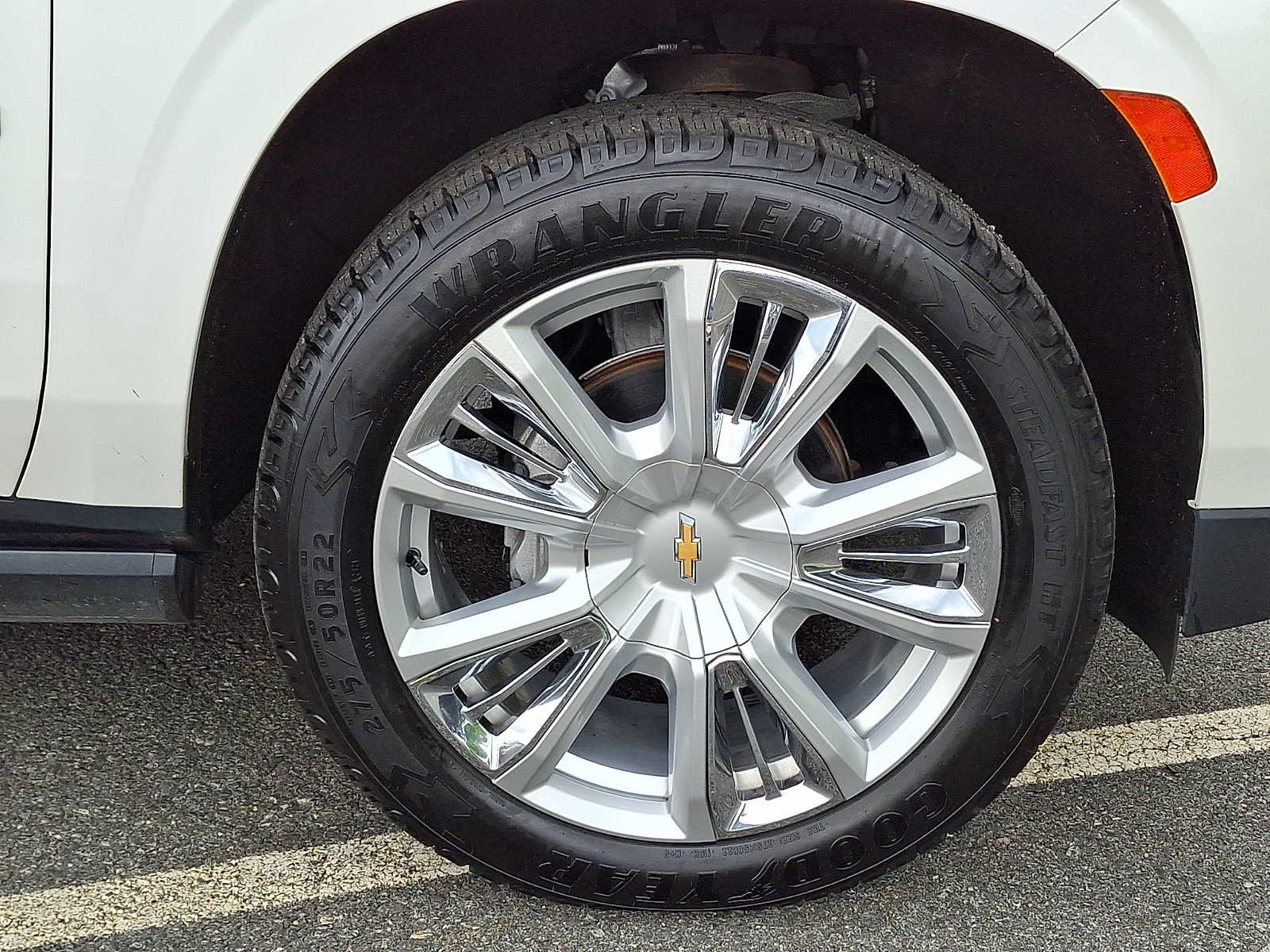 Used 2023 Chevrolet Suburban High Country w/ LPO, Illumination Package AWD/4WD image 8