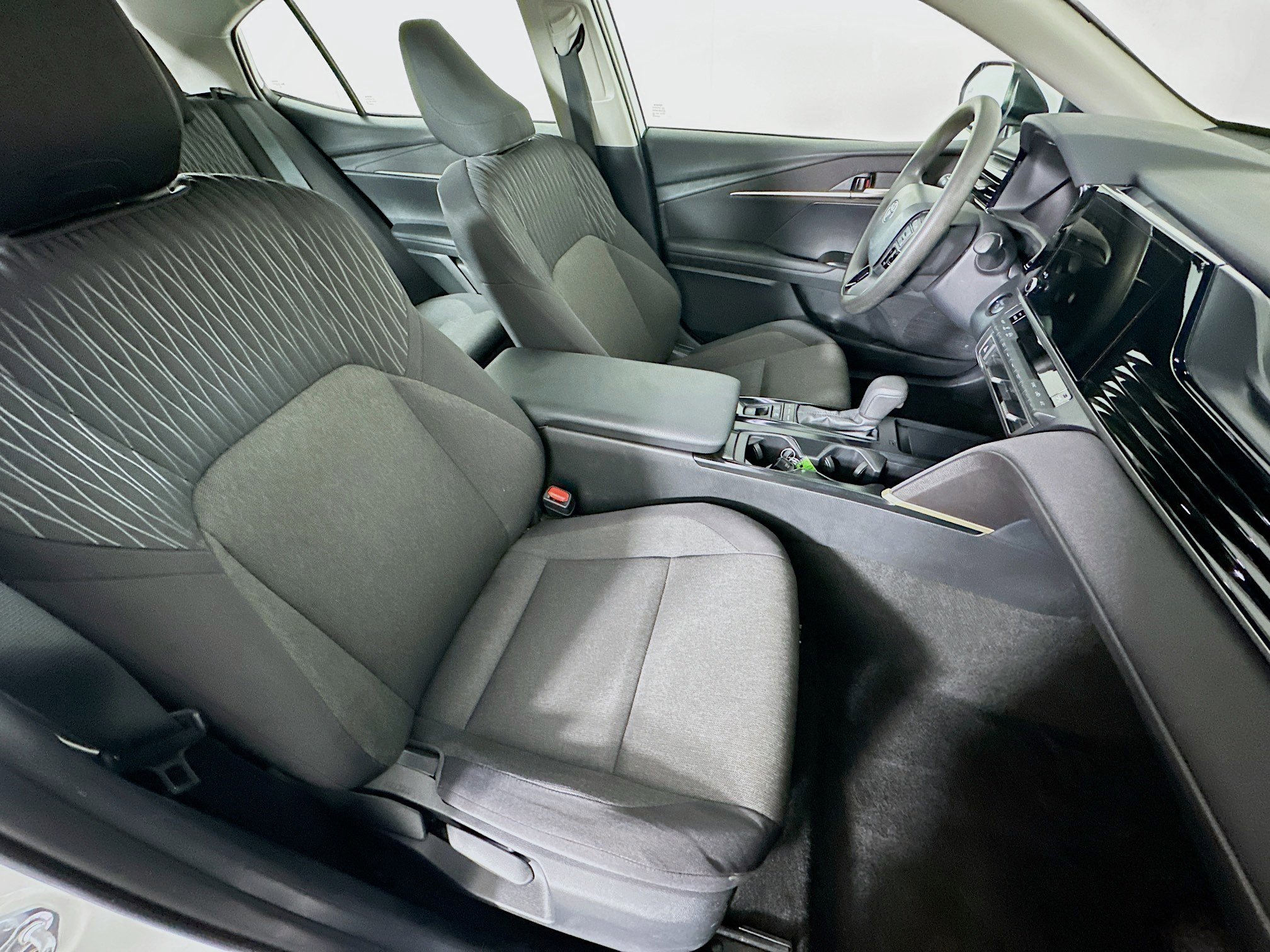 Used 2025 Toyota Camry LE image 31