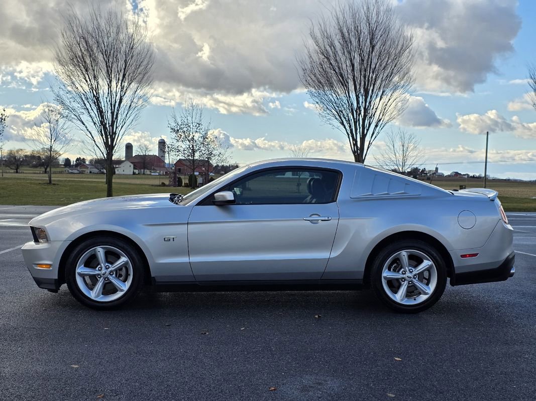 Used 2010 Ford Mustang GT Premium image 4