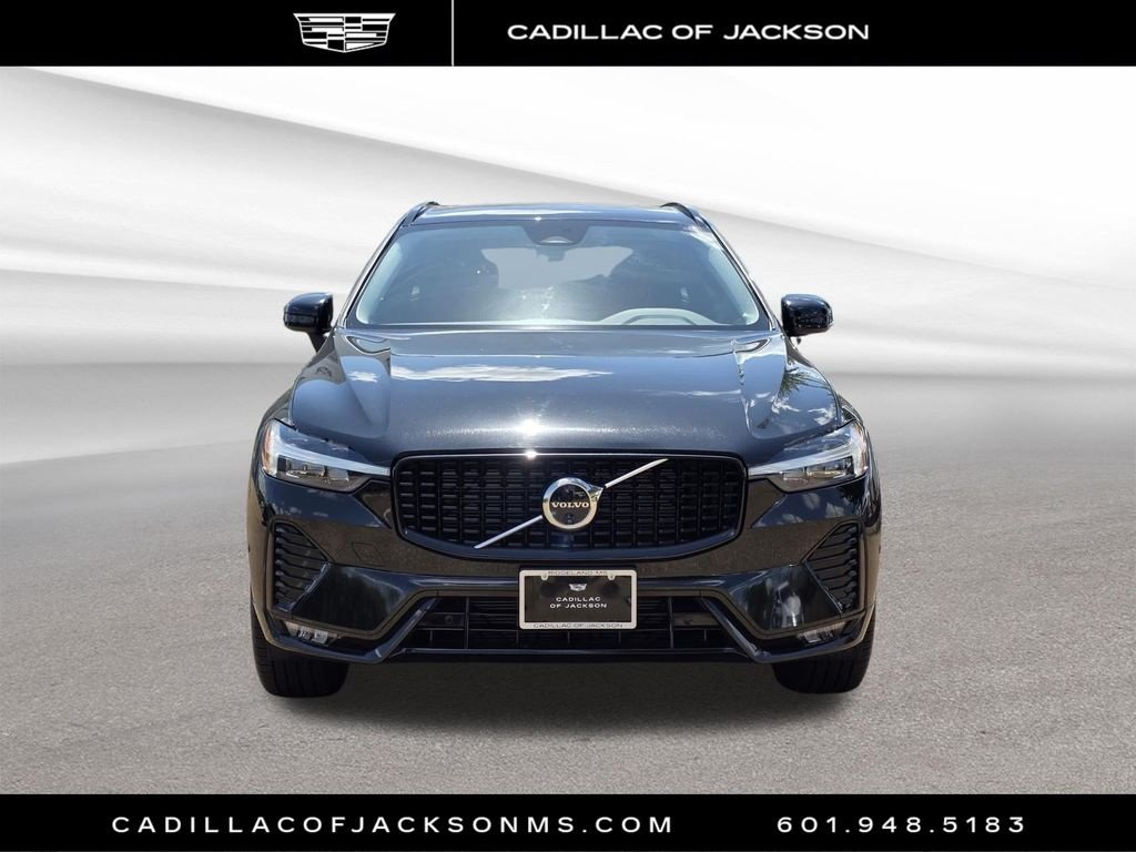 Used 2025 Volvo XC60 B5 Plus AWD/4WD image 2