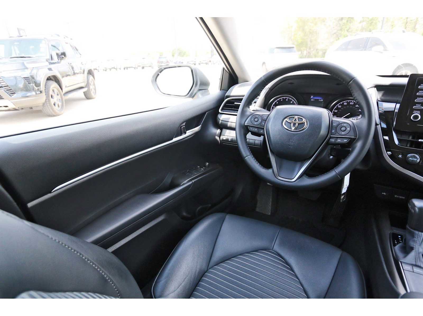Used 2023 Toyota Camry SE image 6