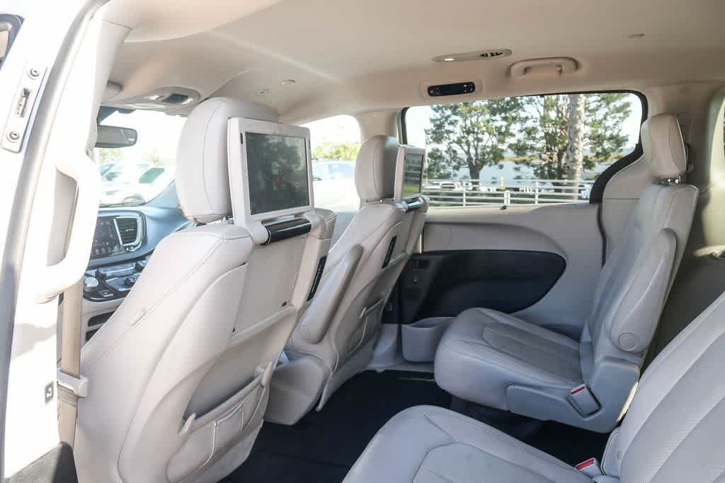 Used 2018 Chrysler Pacifica Touring-L Plus FWD image 19
