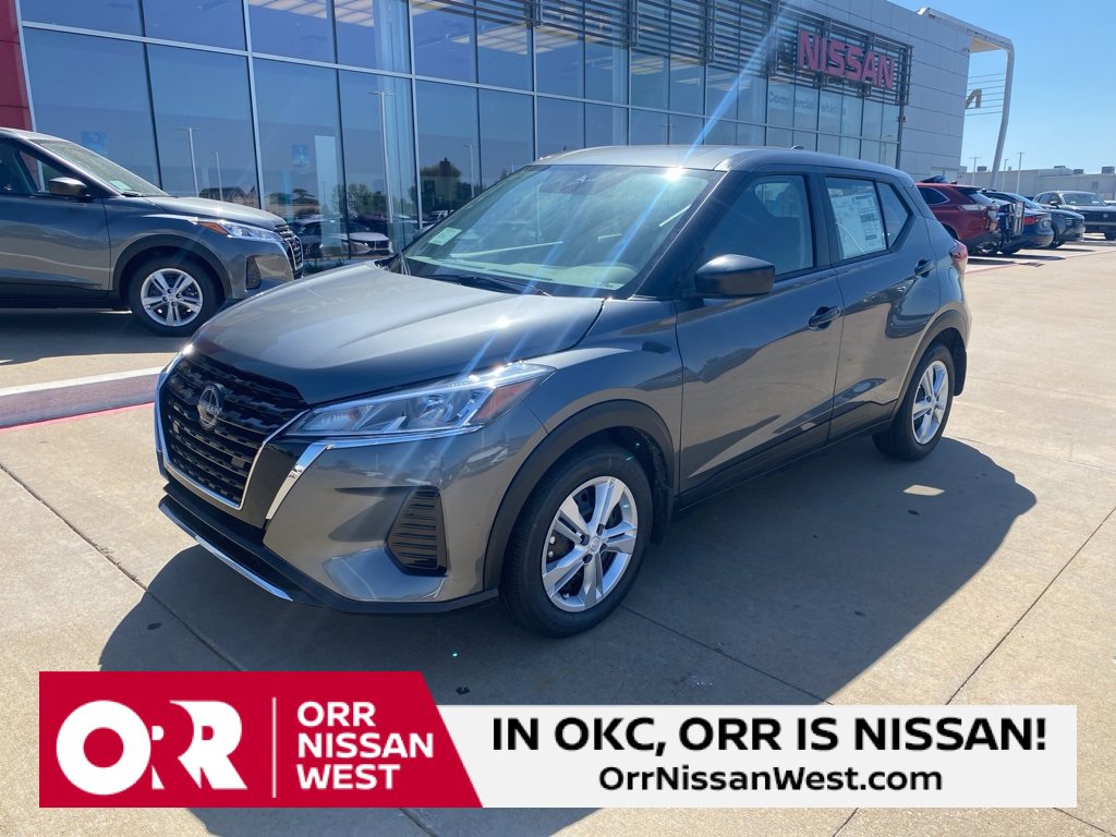 New 2025 Nissan Kicks Play S