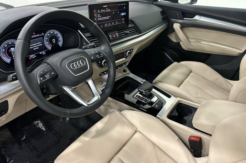 Used 2025 Audi Q5 2.0T Premium w/ Convenience Plus Package AWD/4WD image 10