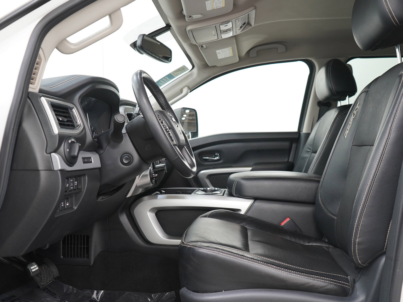 Used 2017 Nissan Titan PRO-4X AWD/4WD image 22