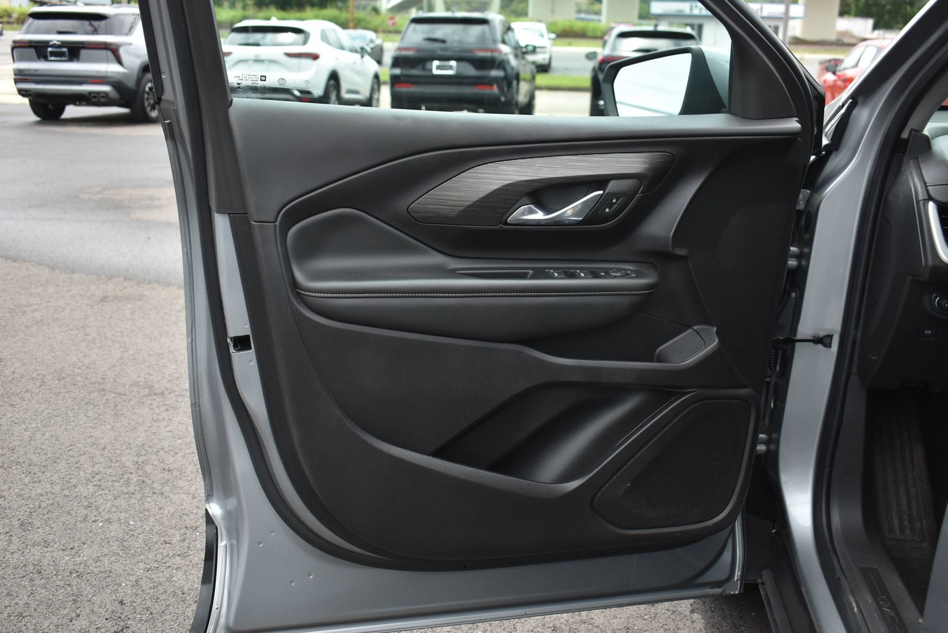 Used 2024 GMC Terrain SLE w/ LPO, Floor Liner Package AWD/4WD image 11