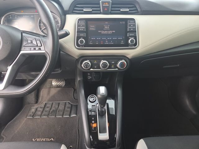 Used 2020 Nissan Versa SV w/ Trunk Package image 11