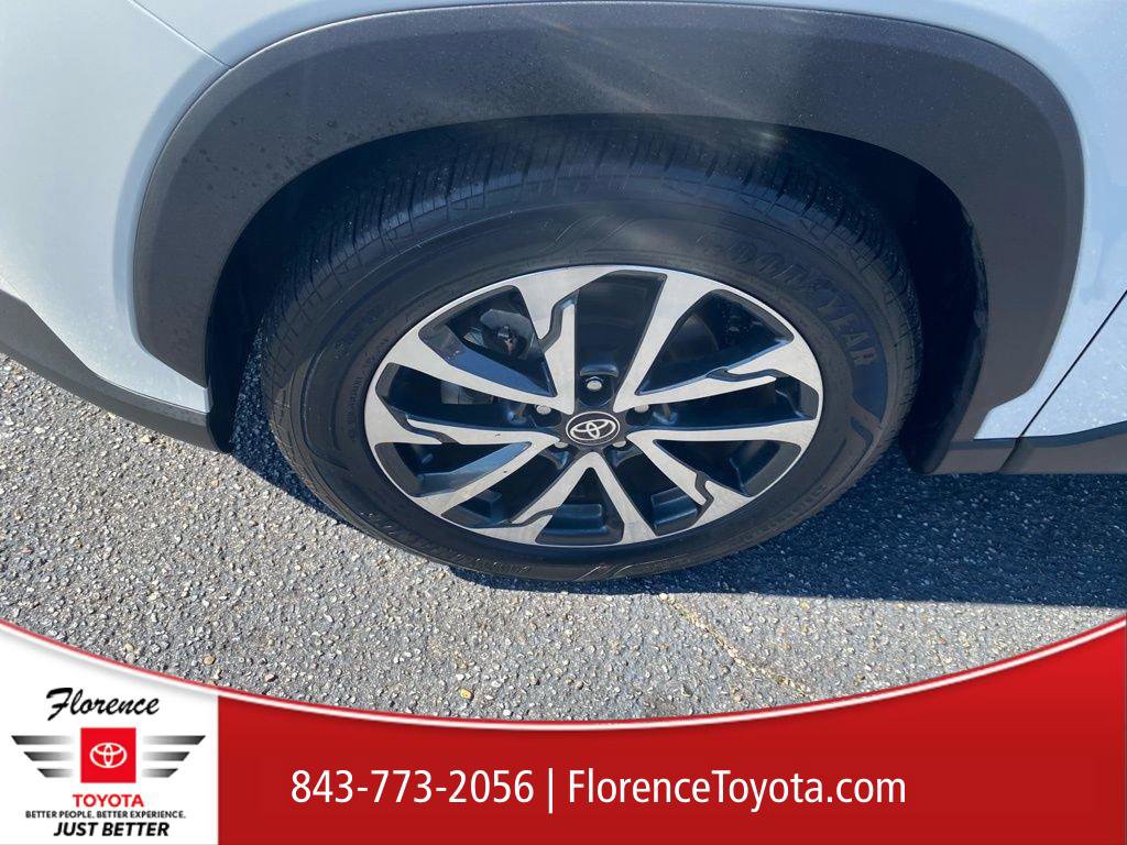 Used 2024 Toyota Corolla Cross XLE w/ Convenience Package image 22