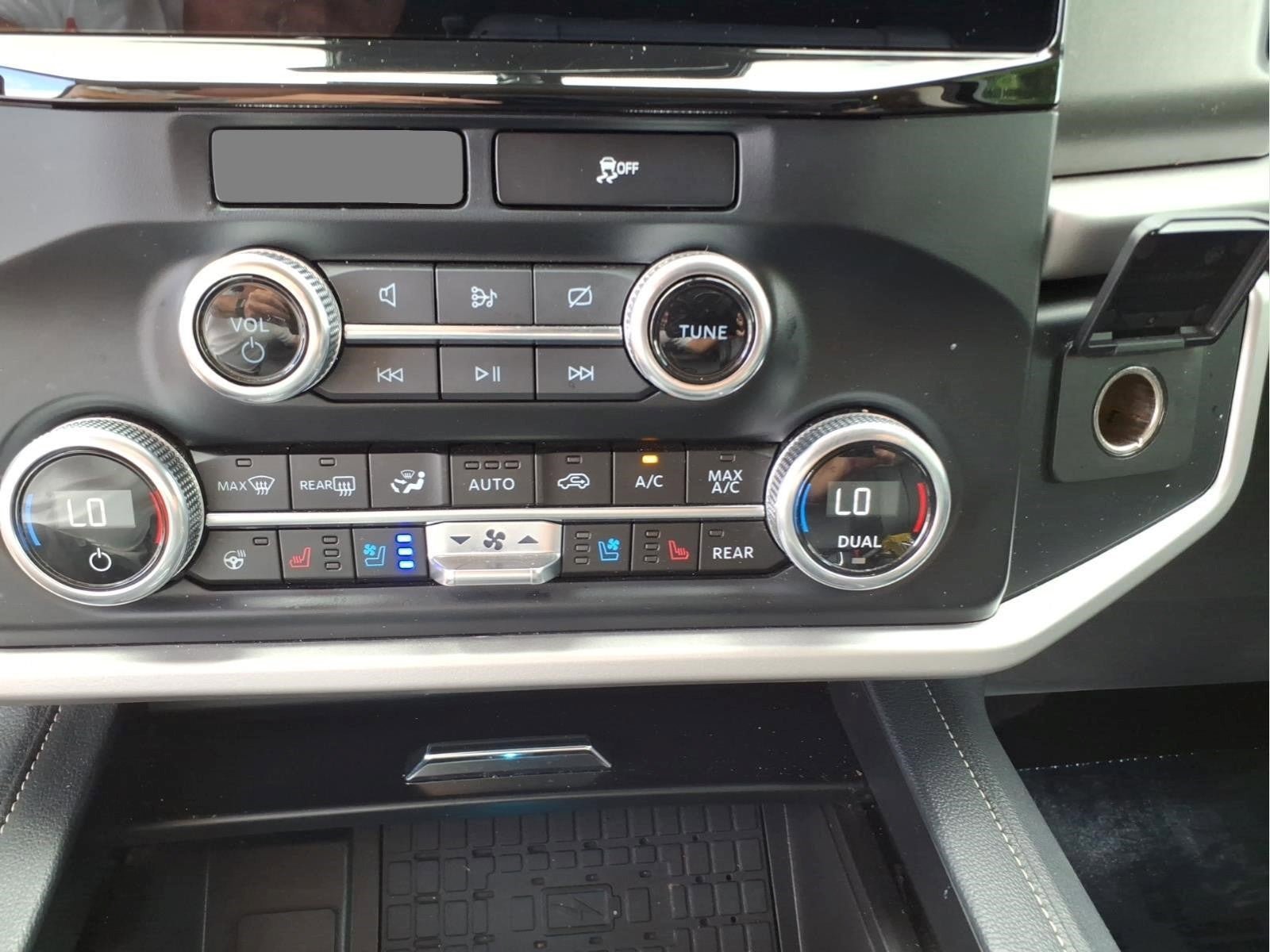 Used 2024 Ford Expedition XLT image 24