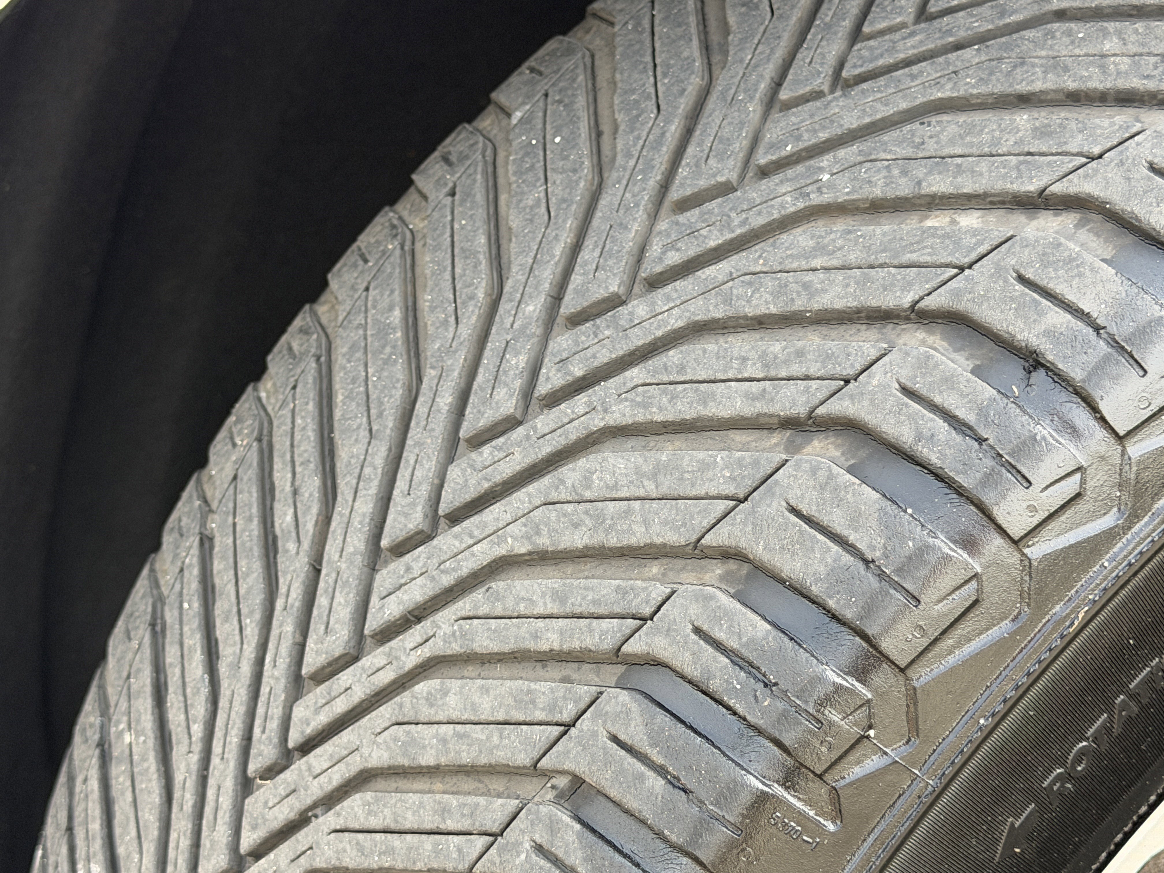 Used 2022 Kia Carnival EX image 13